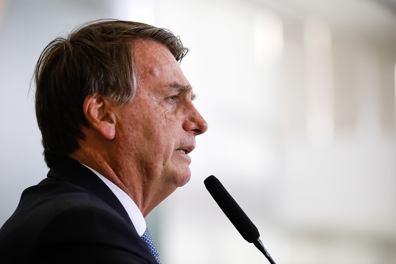 InfoMoney | Bolsonaro diz que trabalha com Petrobras para reduzir preço dos combustíveis