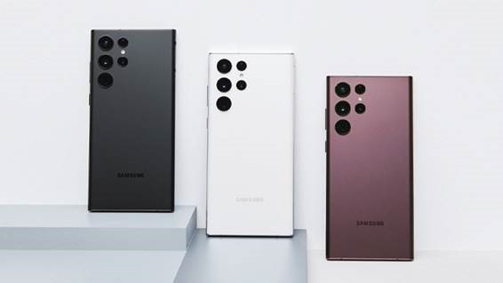 InfoMoney | Após lançamento da Samsung, o que escolher: Galaxy S22 ou iPhone 13? Compare preços e versões
