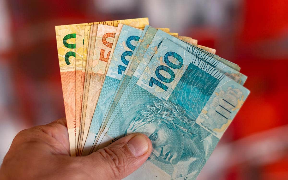 Jornal Contábil | Trabalhadores vão receber R$ 50 bilhões esquecidos no PIS, FGTS e em bancos