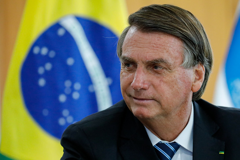 InfoMoney | Bolsonaro deixa “guerra do ICMS” e aposta em PEC dos Auxílios a 100 dias das eleições