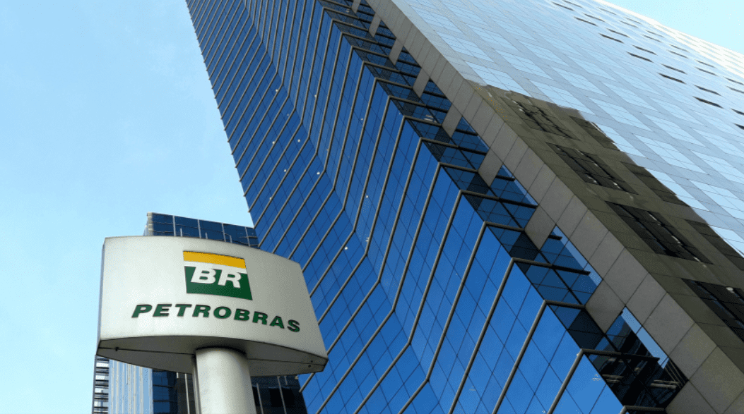 InfoMoney | Petrobras (PETR4) reajusta preços dos combustíveis a partir de sábado