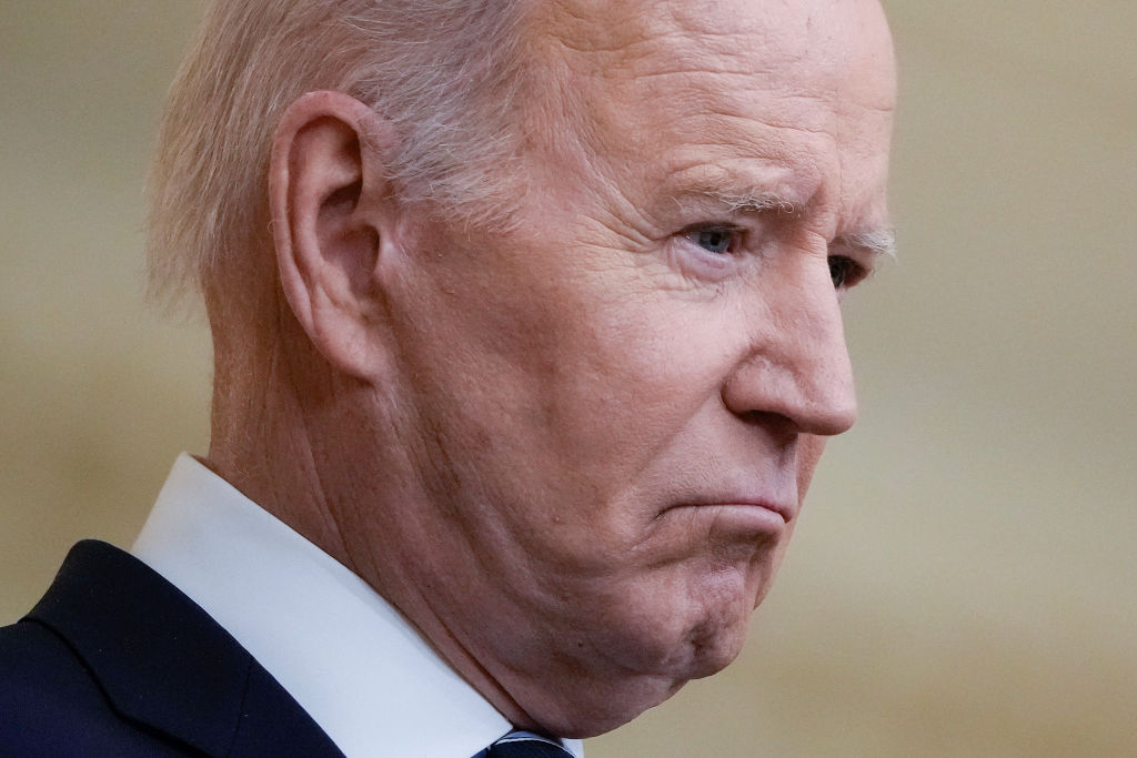 InfoMoney | Animado, mas com tosse, Biden participa por vídeo de reunião da Casa Branca após teste positivo para Covid