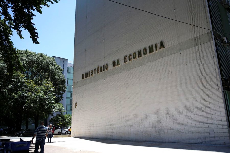 InfoMoney | Ministério da Economia nega que o Brasil está quebrado e cita avanços da gestão Bolsonaro