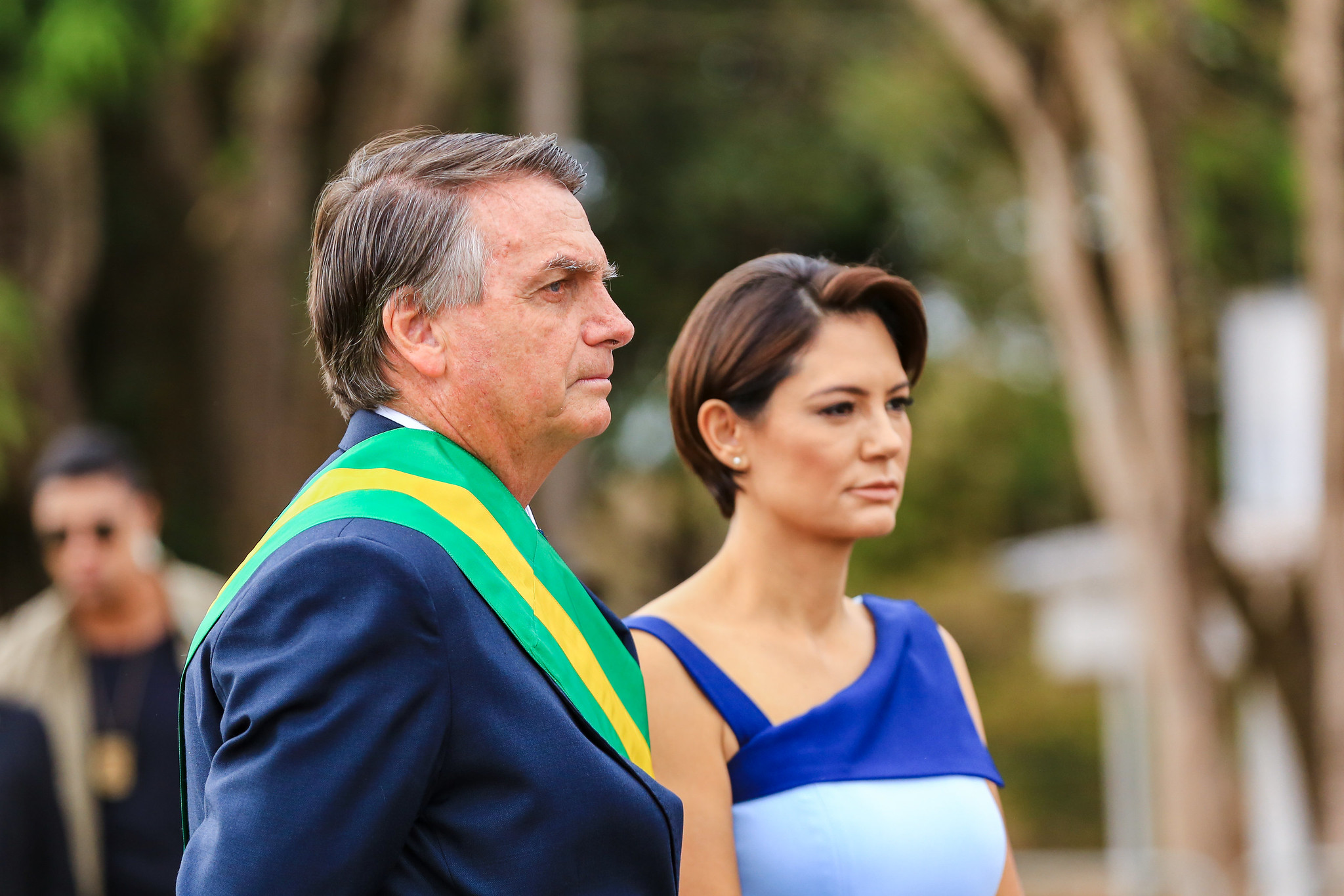 InfoMoney | Governo Bolsonaro tentou trazer ilegalmente joias de R$ 16,5 milhões para Michelle, diz jornal