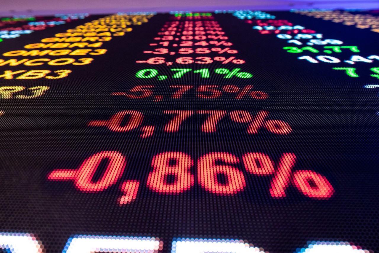 InfoMoney | Ibovespa cai 1,95% nesta sexta e 3,70% na semana, com pressão dos juros; dólar sobe quase 1%, a R$ 5,32