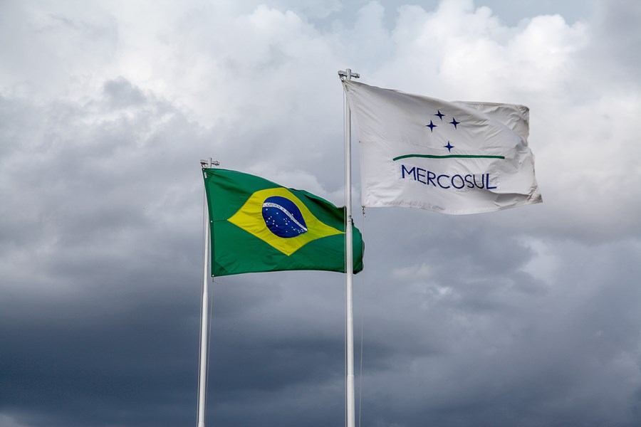 InfoMoney | Sem Bolsonaro, Cúpula do Mercosul opõe Argentina e Uruguai sobre adesão ao TPP