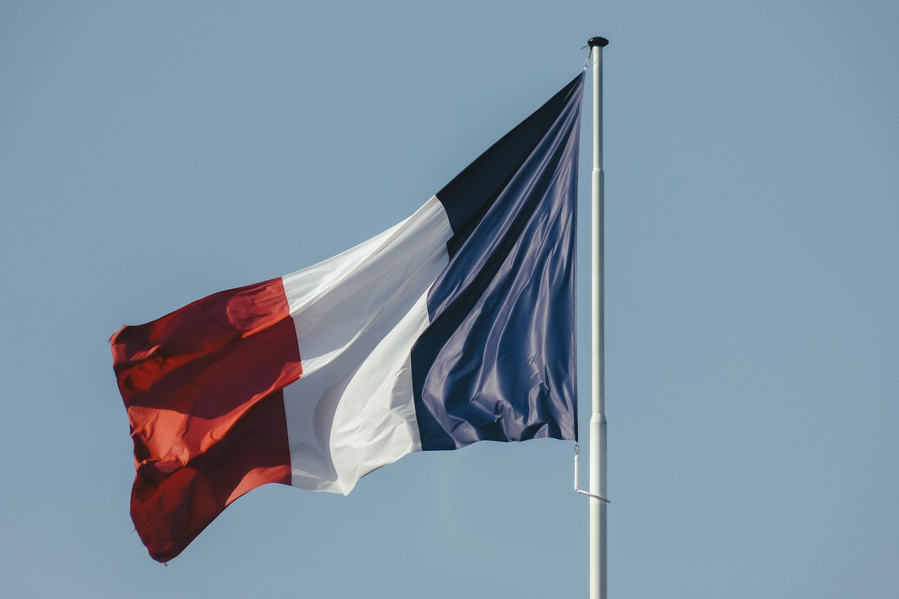 InfoMoney | S&P reafirma rating da França, mas altera perspectiva de estável para negativa