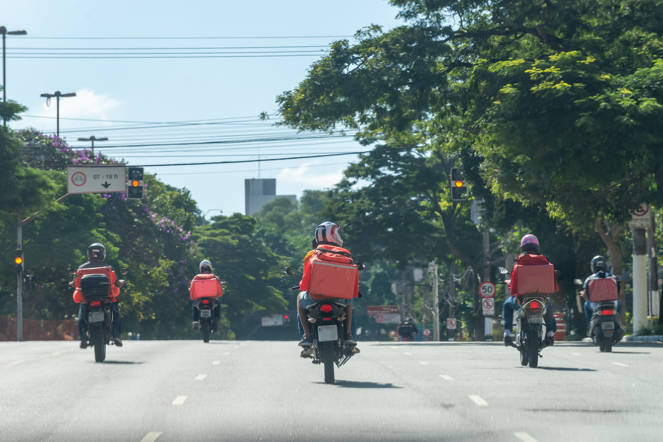 InfoMoney | Vendas de motos disparam 34,1% em fevereiro puxadas por delivery e preços mais baixos