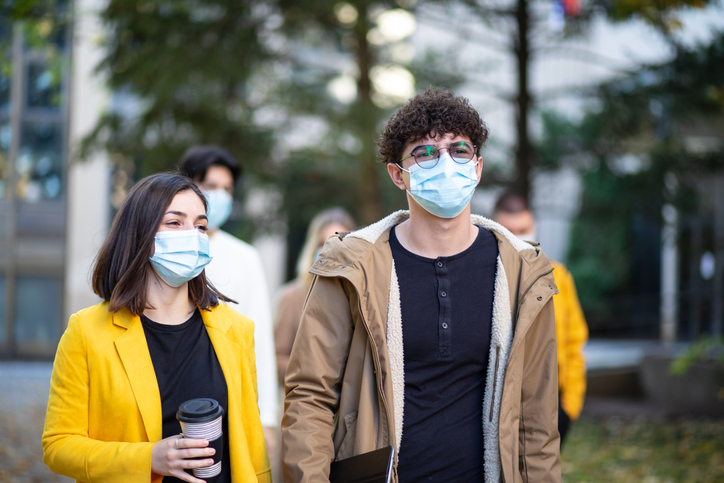 InfoMoney | Jovens são os mais afetados pelos efeitos da pandemia, mostra estudo