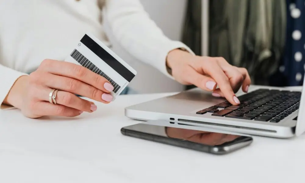 Jornal Contábil | Pesquisa mostra que brasileiros preferem usar Inteligência Artificial na hora de comprar online – Jornal Contábil